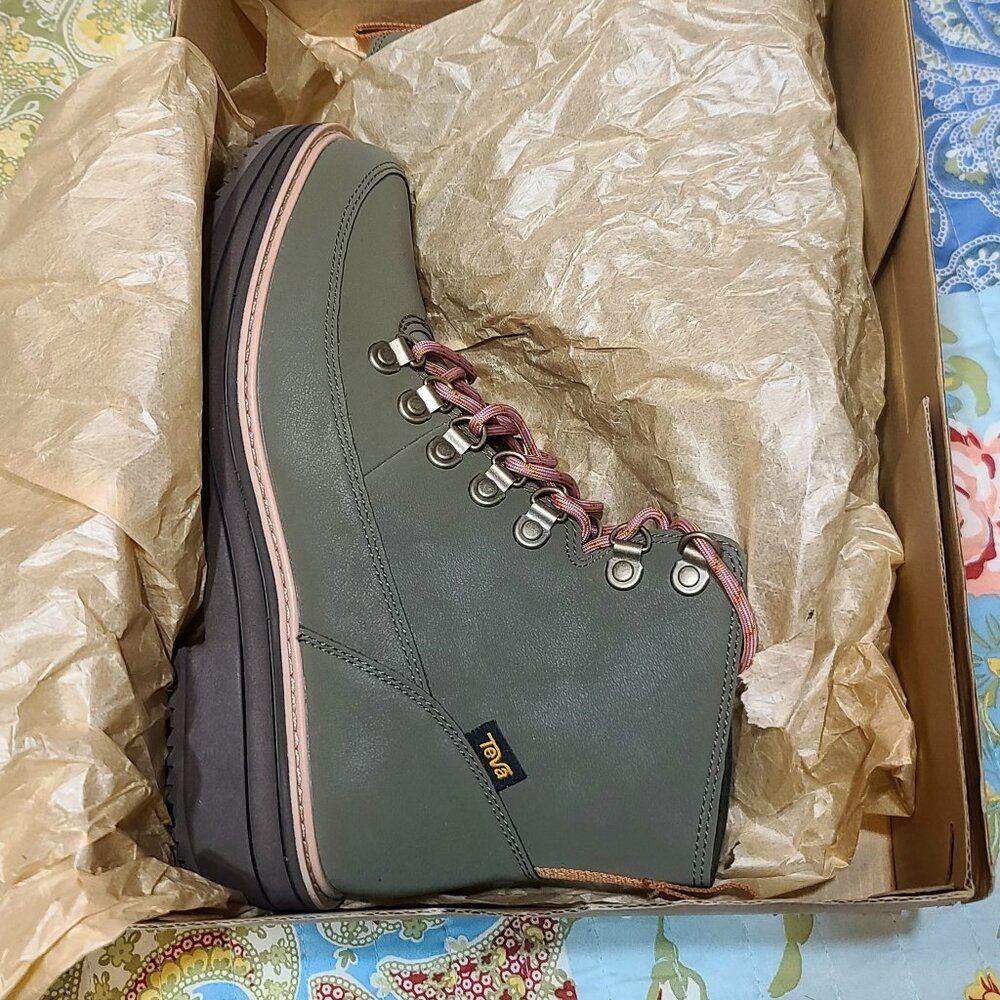 NWOT Olive Teva Boots, Size 8 US